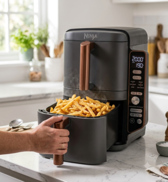 freidora de aire Ninja Double Stack XL 9,5L cocinando patatas fritas